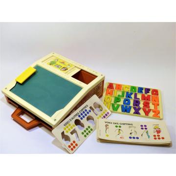https://tanagra.fr/1911-thickbox/jeu-fisher-price-retro-pupitre-de-jeu.jpg