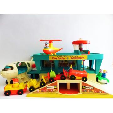 https://tanagra.fr/4355-thickbox/jeu-fisher-price-retro-996-aeroport-play-family.jpg