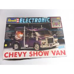 Revell - Chevrolet Chevy show van 1/16e